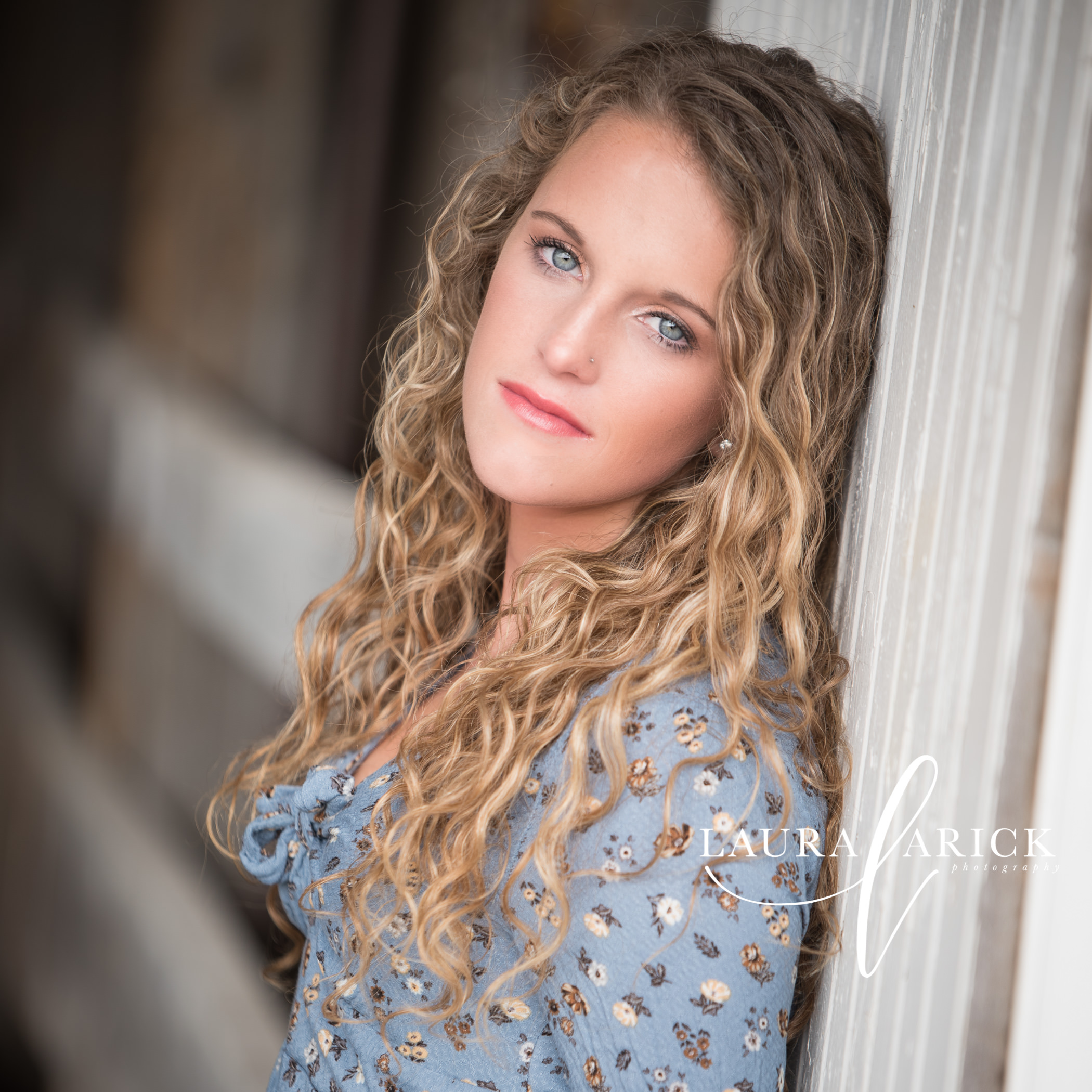 Spring Outdoor Senior Pictures | Indy Fishers Carmel Indiana | Emily